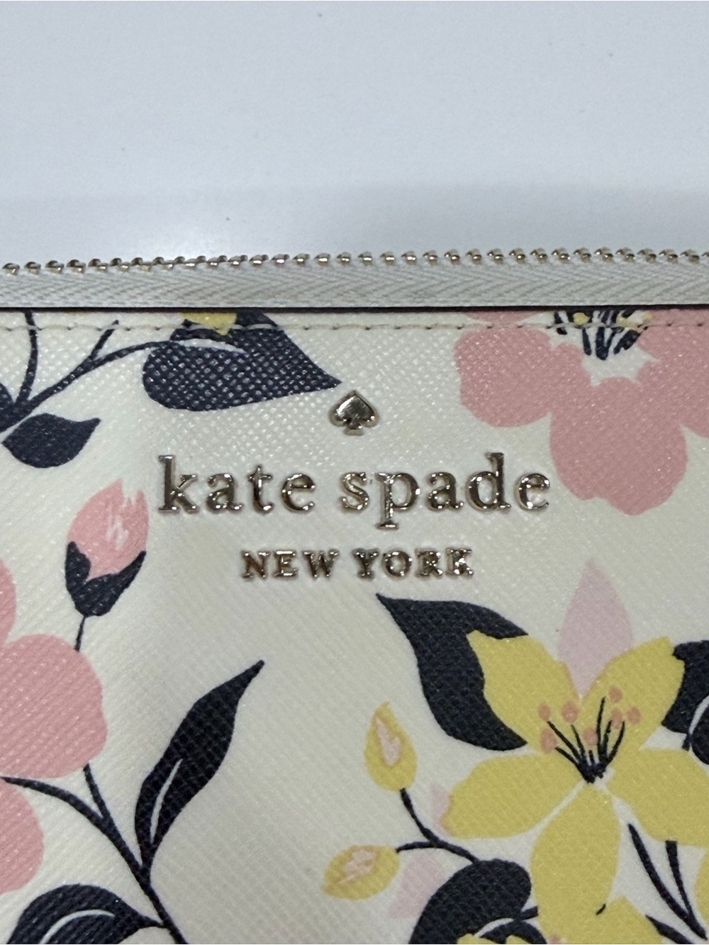 Kate Spade New York Staci Lily Blooms Large Continental Wallet. - Picture 4 of 11